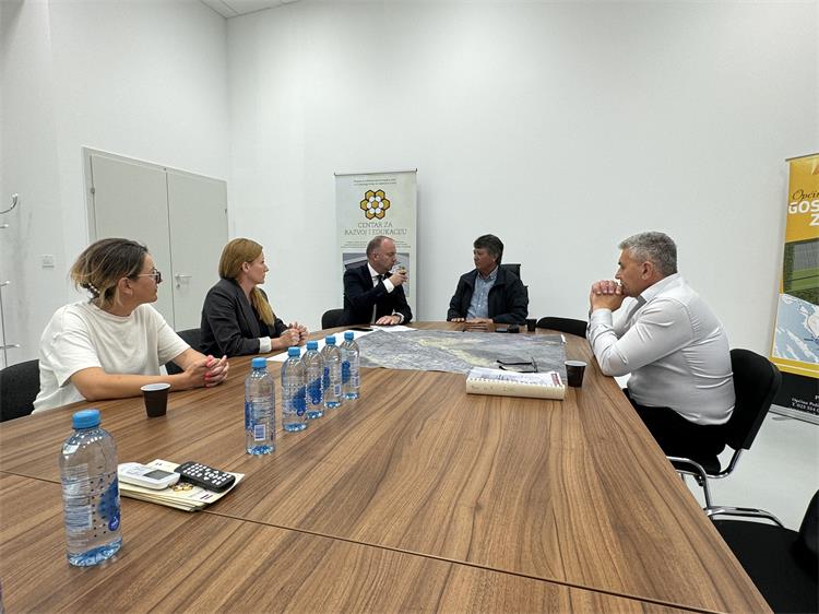 Slika /Ministarstvo demografije i useljeništva/Poličnik 2.JPG